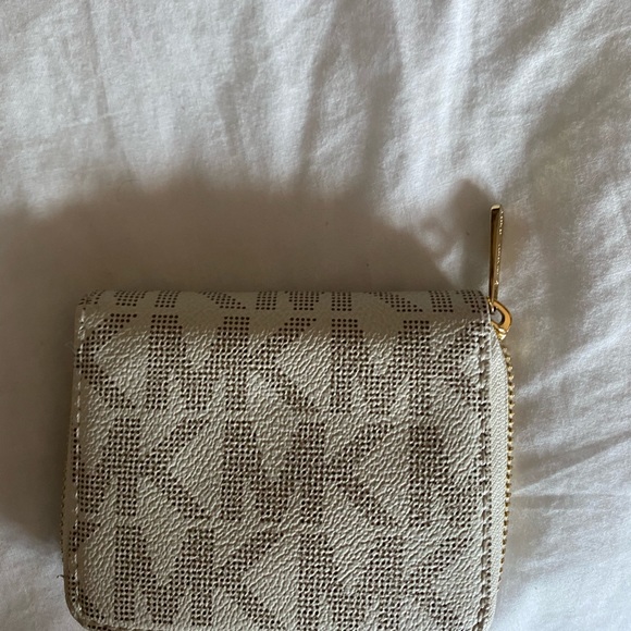 Michael Kors Wallet - Picture 3 of 4